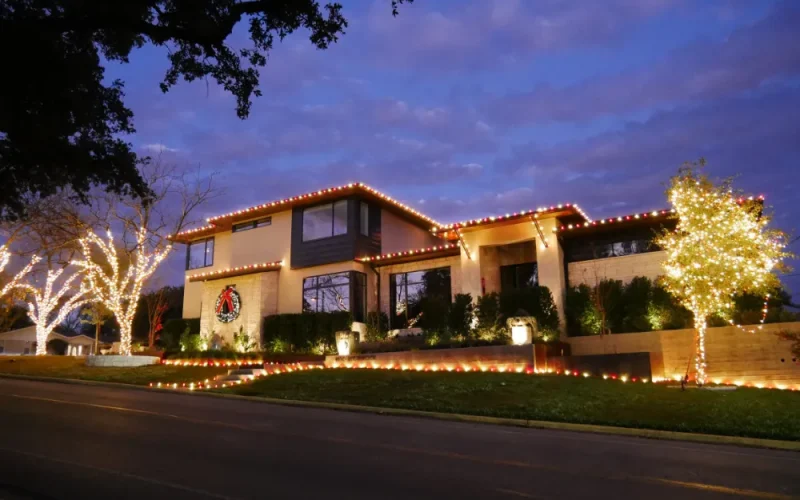 Christmas Lights Installer in Austin